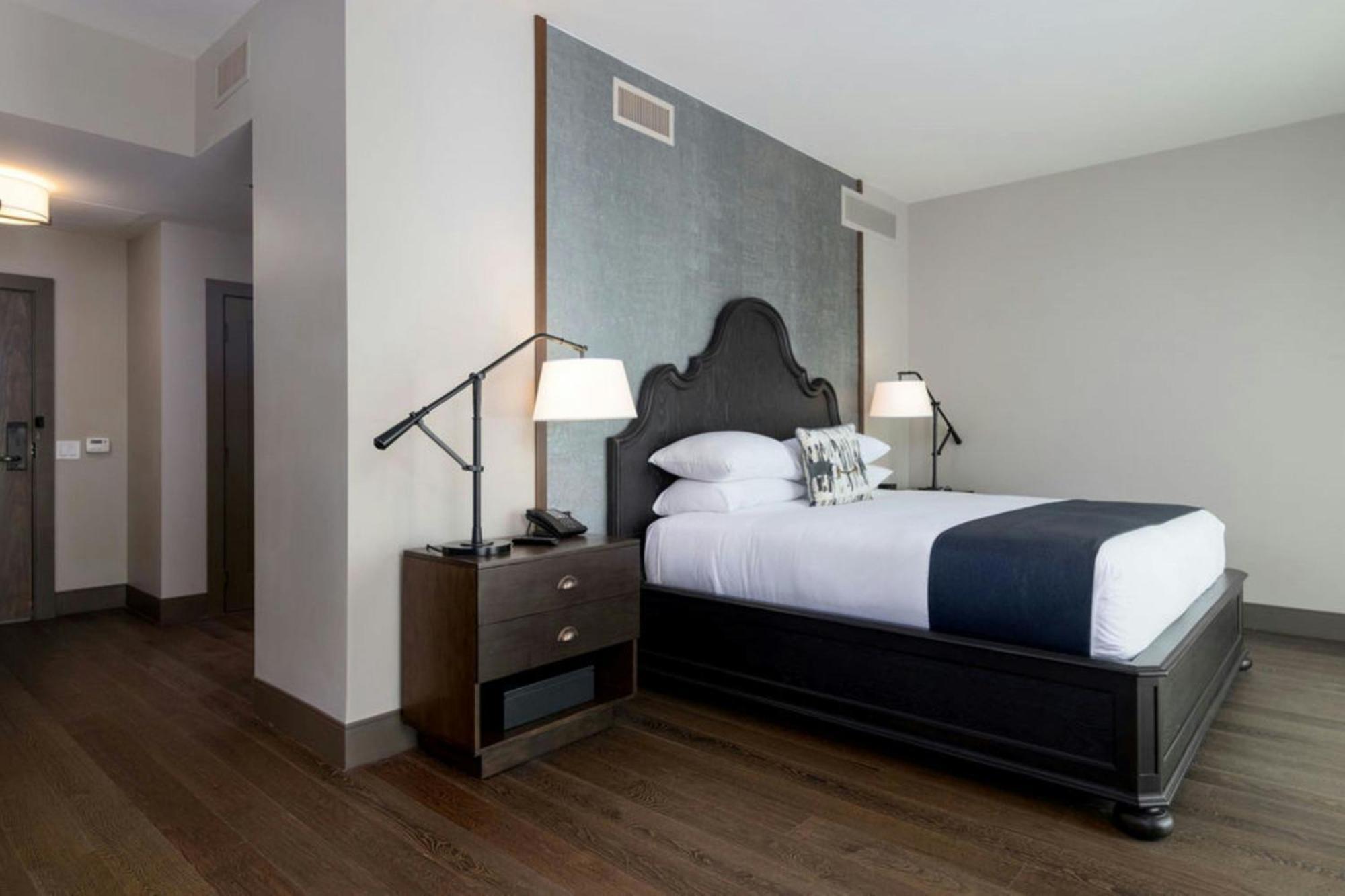 The Stella Hotel, Autograph Collection Bryan Exteriör bild